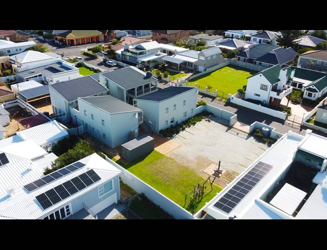 M² LODGE FOR SALE IN KLEINMOND CENTRAL